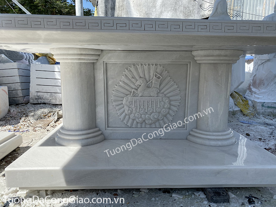 Bàn làm lễ nhà thờ Công Giáo bằng đá tự nhiên