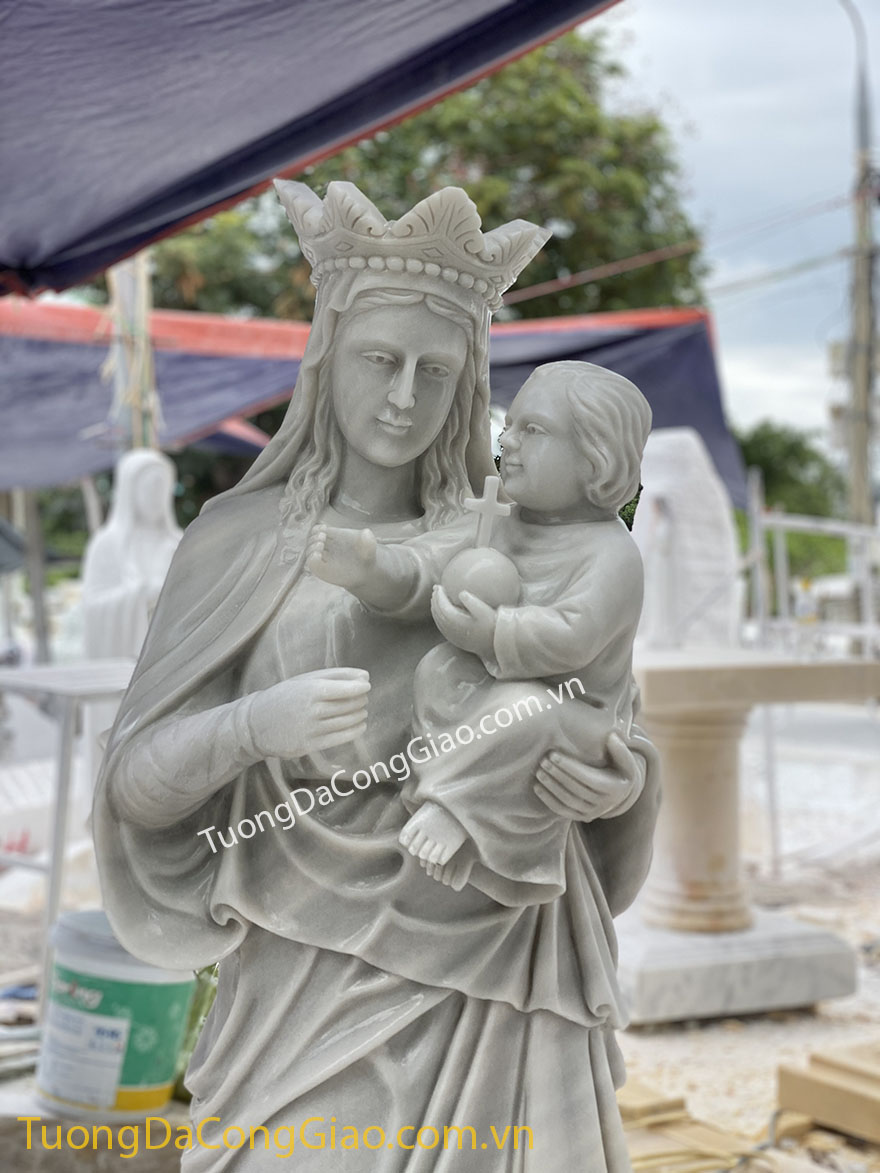 Tượng Đức Mẹ Hằng Cứu Giúp bằng đá