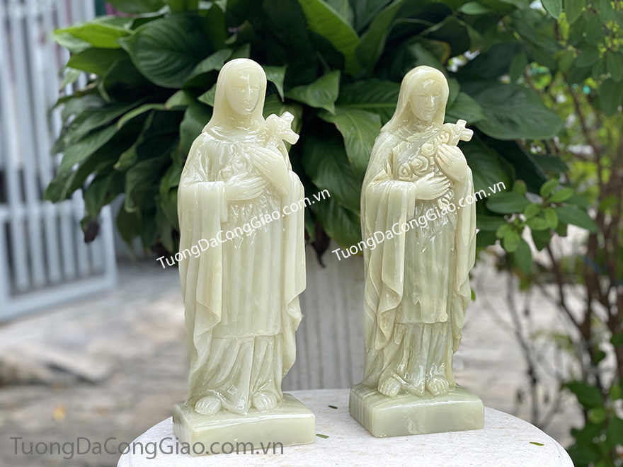 Tượng Thánh Teresa bằng đá ngọc xanh Pakistan