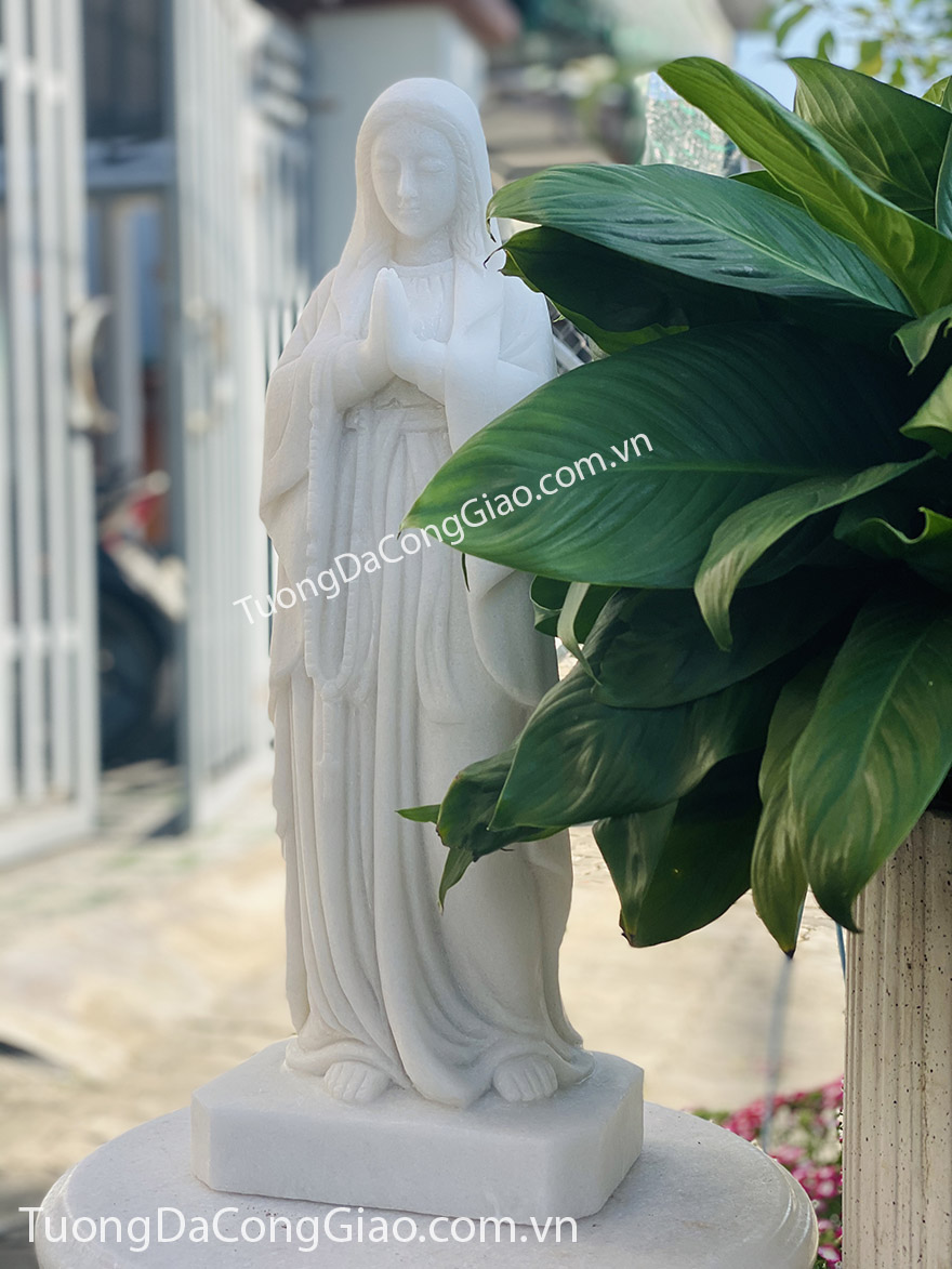 Tượng Đức Mẹ  Maria bằng đá